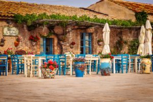 restaurant-3492711_1920